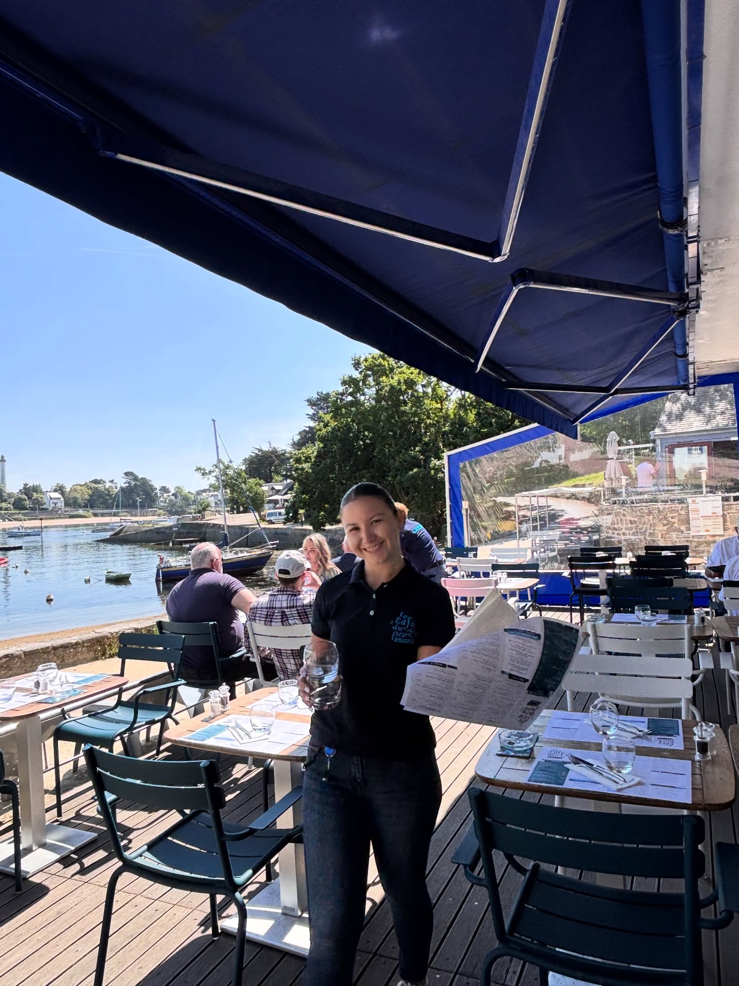 Bonne journée, avec le sourire de Celia. 😎