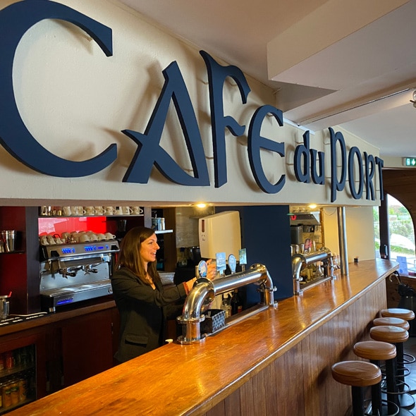 Le Café du Port, à Sainte-Marine, Combrit - Pour boire un verre avec vue sur mer, dans le Finistère.
