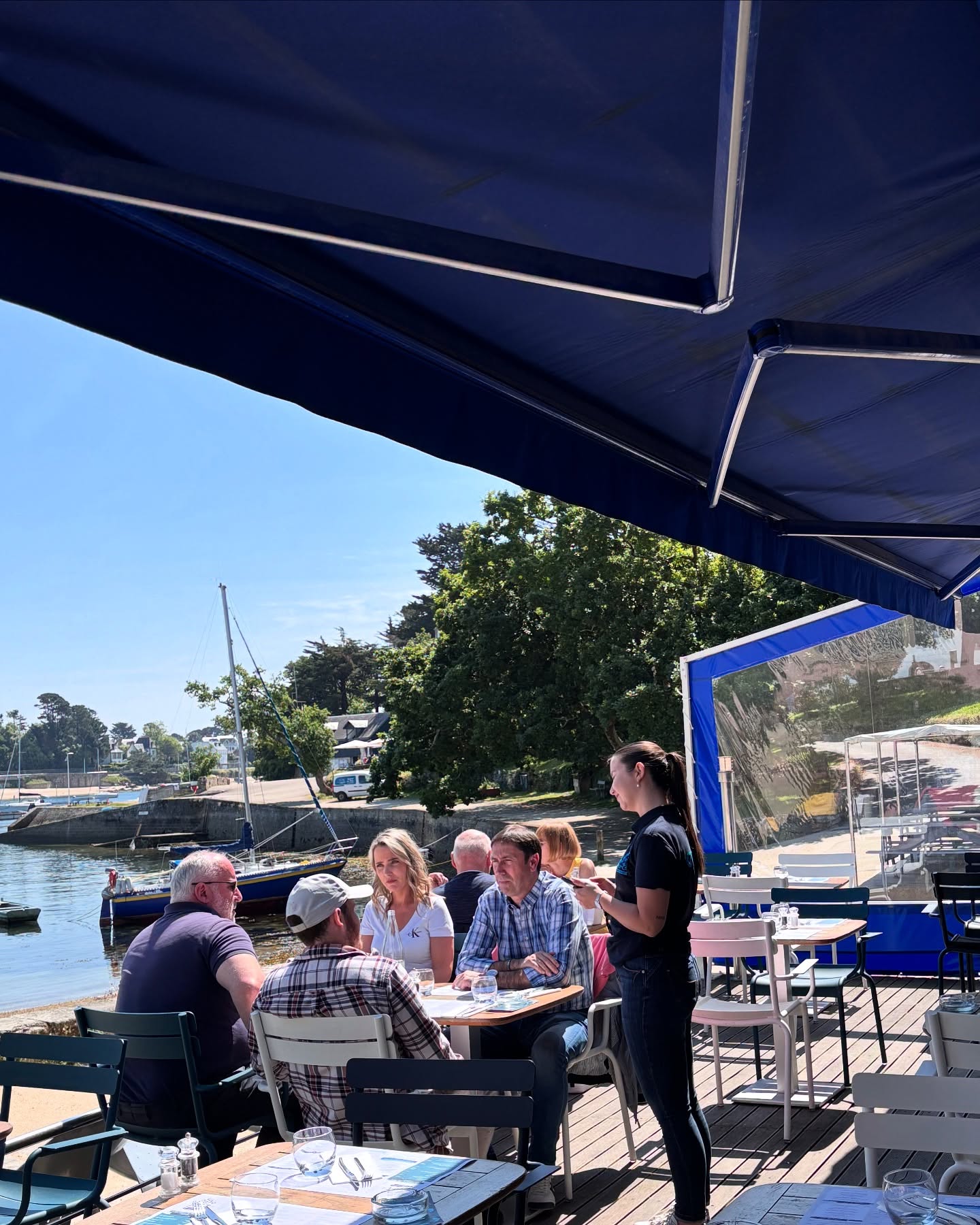Certains sont déjà en terrasse, sous ce beau soleil. Il ne manque plus que vous. 😎