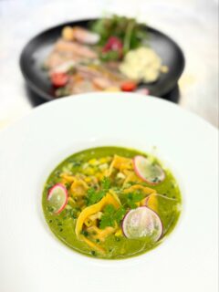 Un plat réconfortant pour faire face aux premières attaques du froid ? Essayez nos ravioles aux champignons et leur crème de cresson. C’est nouveau sur notre carte. 🤗