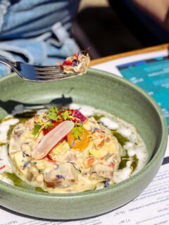 Vous êtes-vous déjà laissé séduire par le tartare de thon rouge du Café du port ?… C’est le moment !