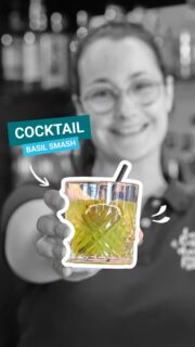 En 2 temps, 3 mouvements, et hop !… Votre cocktail est servi. Et si en plus, vous le dégustez sur notre terrasse… Alors là !