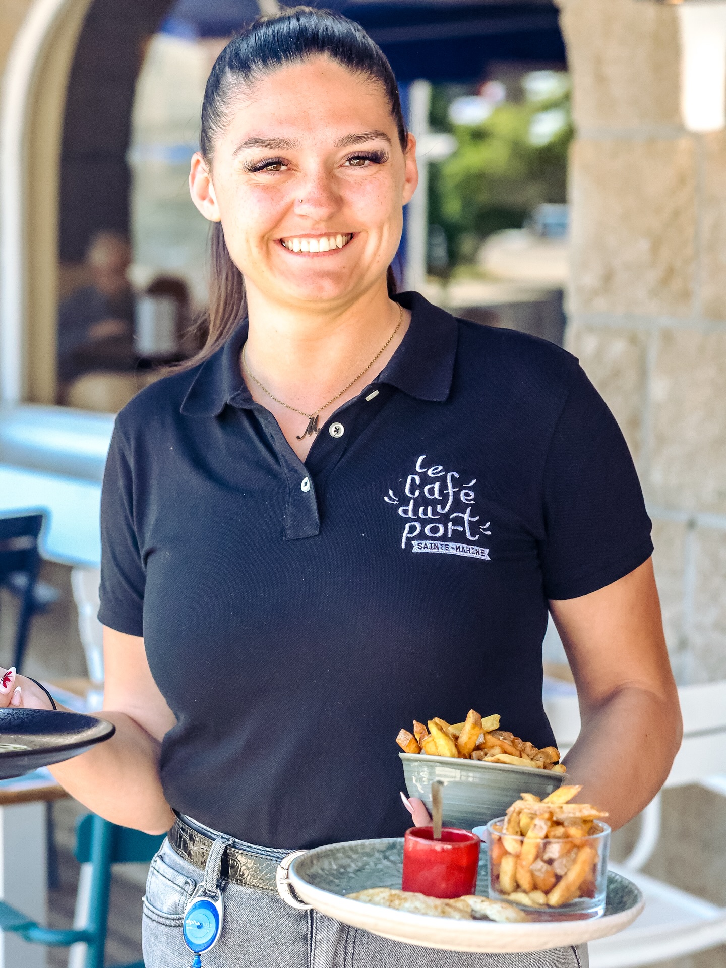 Bienvenue au Café du port ! Marion et toute l’équipe sont ravis de vous servir 7 jours sur 7, midi et soir. De quoi rendre vos vacances encore plus légères. 🤭